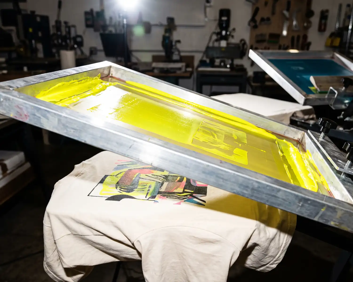 Sérigraphie : définition, fonctionnement et quand la choisir